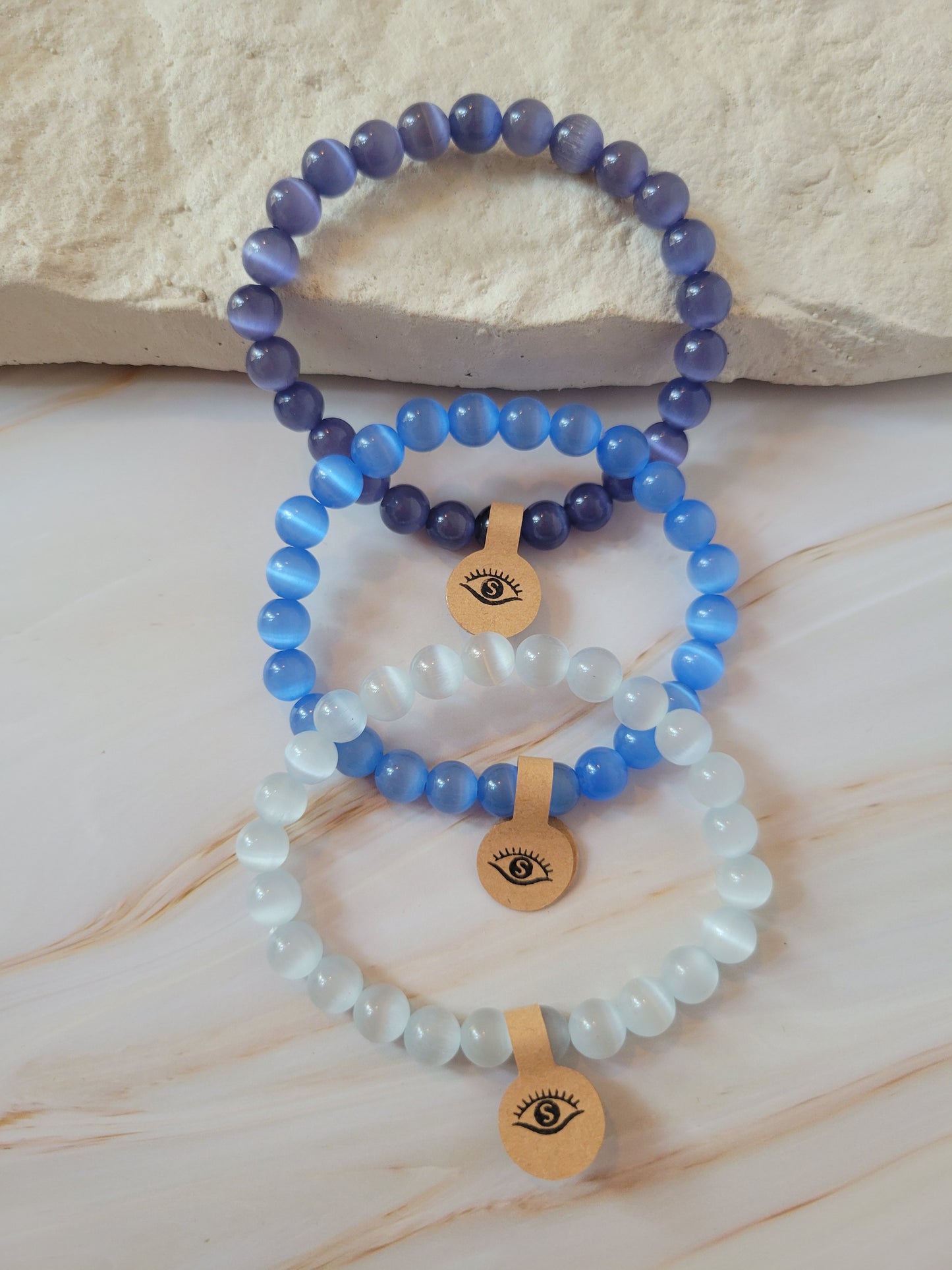 Armband mit natürlichem Cat's Eye Stein – weiß mit grau Schimmer