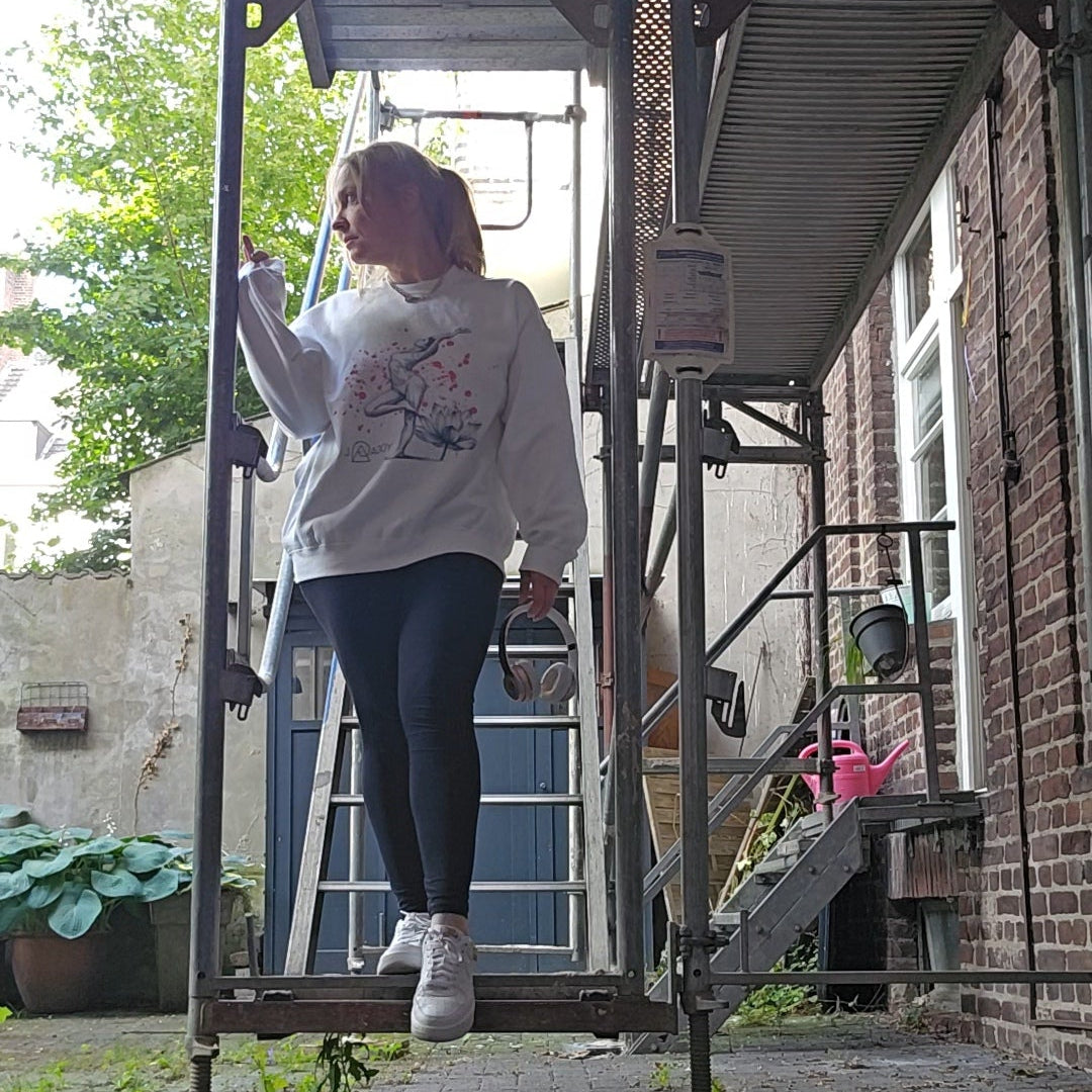 Yoga Lotus Crewneck Sweatshirt —  yogagal "free yourself" pink splash weiß